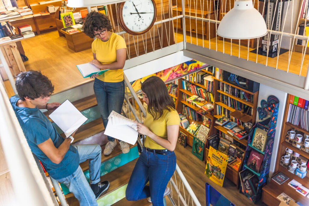 teenagers-reading-textbooks-stairway